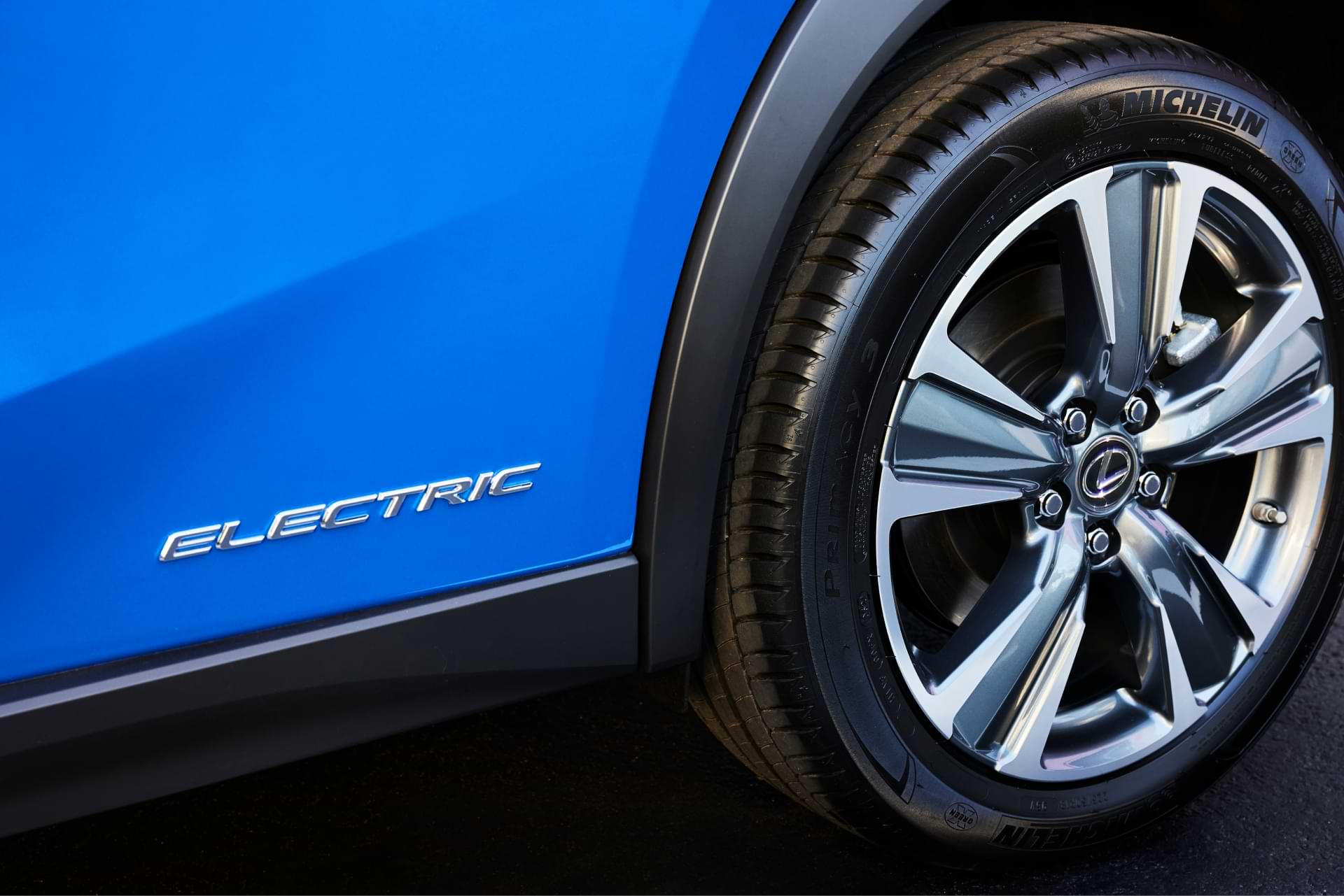 Electric badge on a UX 300e